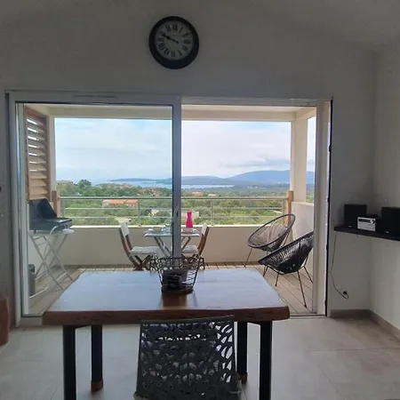 Tres Belle Vue Et Piscine Chauffee - Baccalocation Apartman
