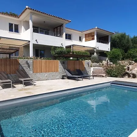 Tres Belle Vue Et Piscine Chauffee - Baccalocation *