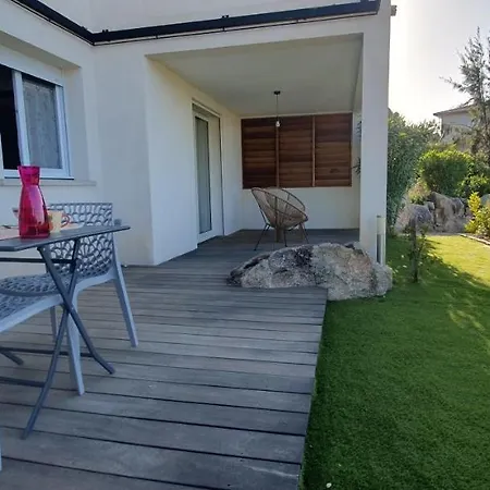 Tres Belle Vue Et Piscine Chauffee - Baccalocation