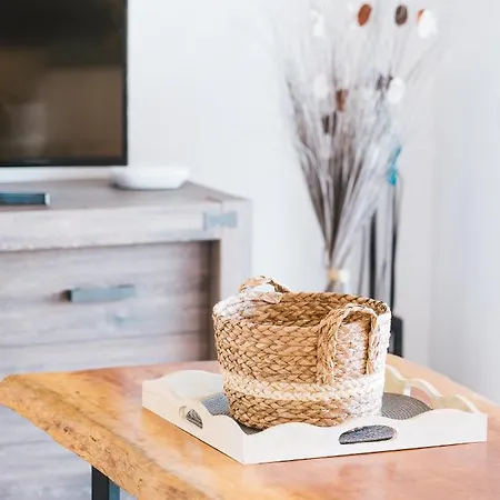 Tres Belle Vue Et Piscine Chauffee - Baccalocation דירה