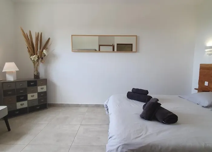 Tres Belle Vue Et Piscine Chauffee - Baccalocation *