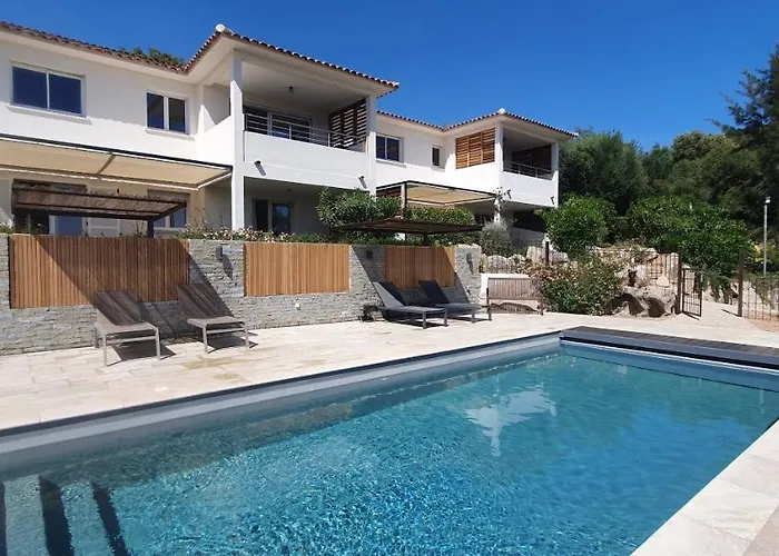 Tres Belle Vue Et Piscine Chauffee - Baccalocation *